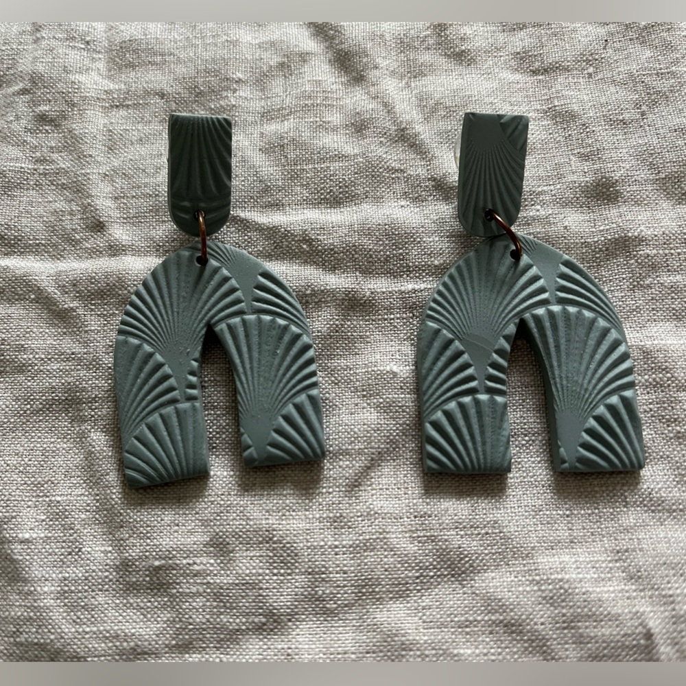 Sage green textured dangle earrings - clay